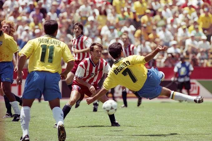 CopaLendas's tweet photo. Bebeto, Brasil 🇧🇷.
Copa do Mundo de 1994, Estados Unidos.
Campeão Mundial.
3 gols, 7 jogos. #bebeto #brasil #worldcup94 #copa94 #lenda #campeão #fifa #selecaocanarinho #panini #golnananenê #voleioalabebeto https://t.co/Rd824ucjUZ