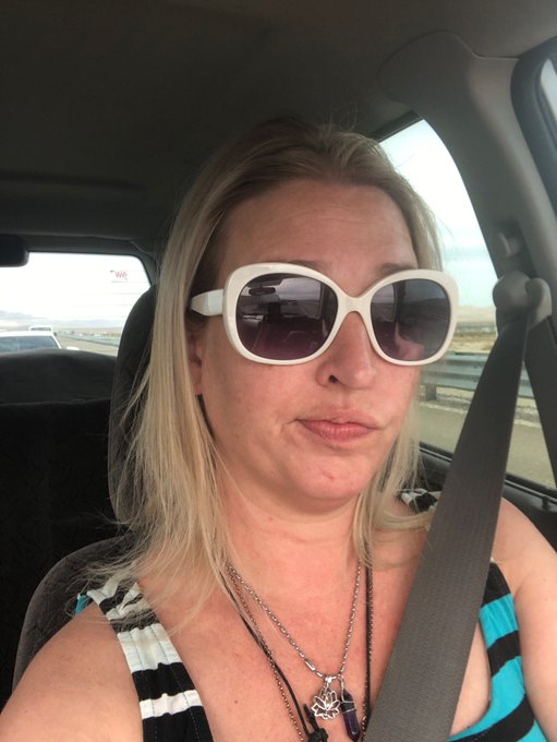 Traffic home from vegas is no fun. I&rsquo;m so bored sitting here lol https://t.co/ZULsCzcuHp