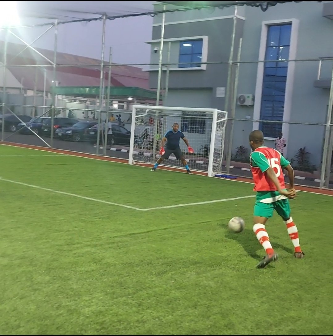 musbauceo's tweet photo. Highest goal scorer, over 5 goals with couple of assists. Lovely 2hrs of intensive 5-a-side sunday night football. 4th game in a week. Good to be back ⚽ #AlwaysFit #BallerCEO
@Jarushub with me in your team, u will be tired of scoring ⚽️😁 https://t.co/pyu3ddG9dw
