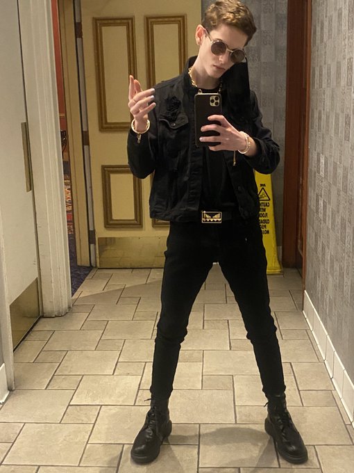 Just said &ldquo;let me take a selfie&rdquo;. https://t.co/yH4ZyNu3BU