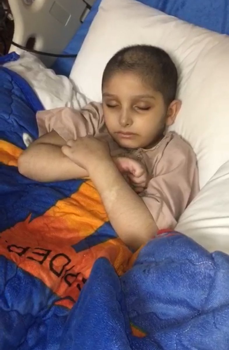 Azooo000oz's tweet photo. ياوجودي لا أظلم الليل والعالم رقود
واعترض قدام عيني شريط الذاكره

أتذكر مامضالي ولا بحت السدود
خوف تدري عن خفاي القلوب الماكره

والله إن البوح للمشتحن مامنه فود
مير خل هموم بقعا بصدرك حاكره@Fahdafahadk @Turki_alalshikh @badrngihts111 @ferasALkhalifah @MISHALALSAUD19 https://t.co/fHU8UZk2q6