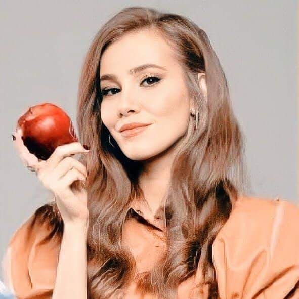 sultanaAixa's tweet photo. ✍#Kristiandarivas ✍
The Universe is your Woman. You are woven with Stars and adorned with Moons.
@elcnsng #ElçinSangu 
#perfectwomen #powerofwomen #strongwomen 
#8Mart2021 #8martDuenyaKadinlarGuenue https://t.co/u5ccww50kz