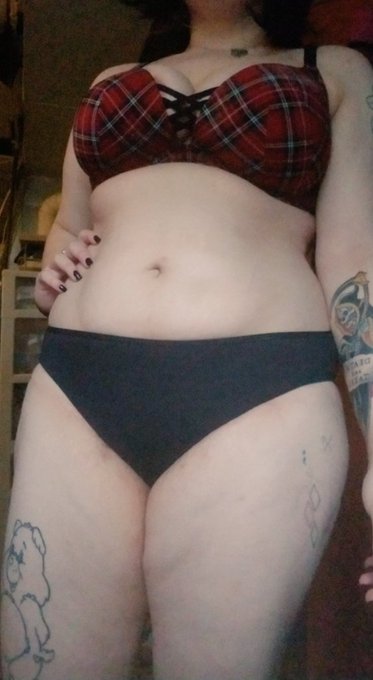 Hellohugetits’s pics and videos