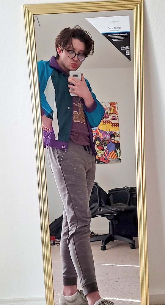 ClamBoyo's tweet photo. this mirror was like 6 bucks https://t.co/f1IprUfAMw