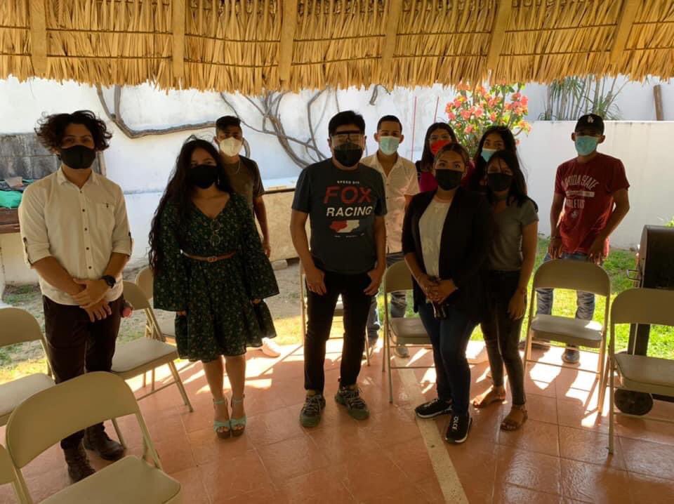 RodolfoLeon_A's tweet photo. El día de hoy me visitaron en mi domicilio particular los jóvenes de la Universidad del Golfo, con los cuales tuve una charla muy amena.
#CocoLeón
#RodolfoLeónAragón
#SalinaCruz https://t.co/IEWZHJtbul
