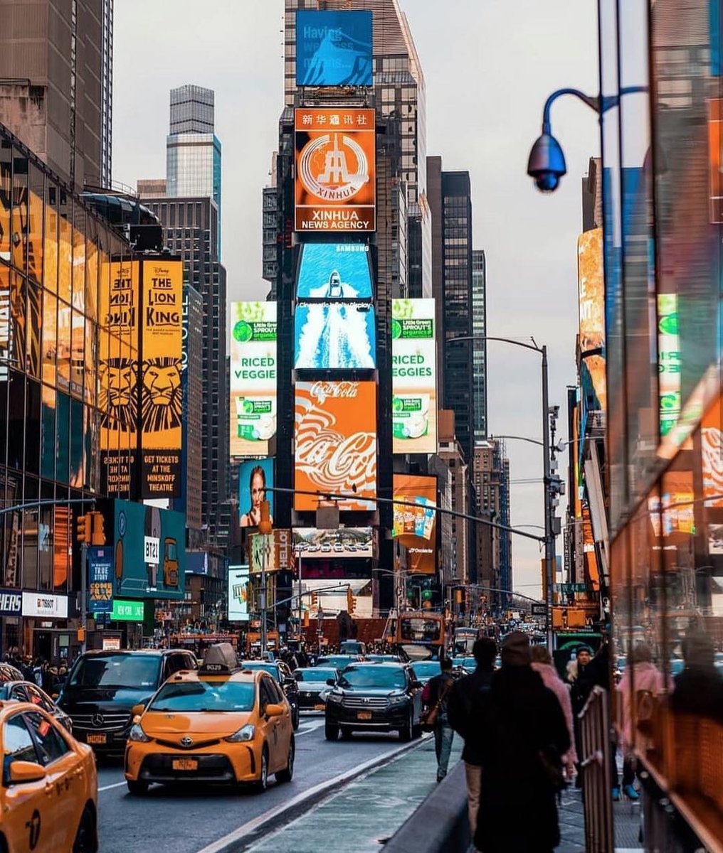 InterconNYC's tweet photo. The electricity of #TimesSquare never disappoints. 
Stay with us this Spring Break in a Studio Suite and get the third night free. Discover the details: https://t.co/g3Xfi6G7a4

#InterContinentalLife #NYC #ExploringTimesSquare

[ 📷: gjieparadise] https://t.co/Bwaz8EineI