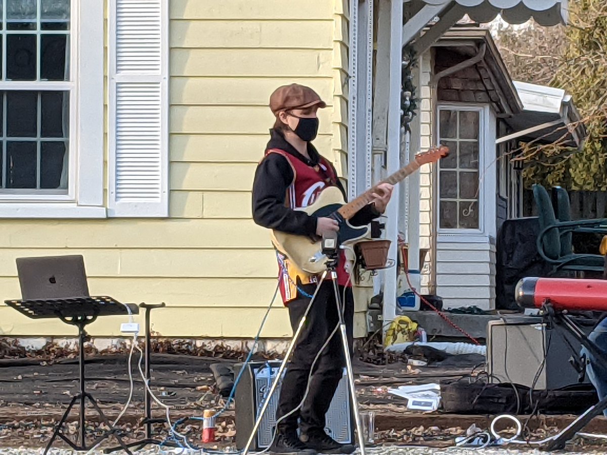MFTonWQRT's tweet photo. #SundayService #LiveMusic #Outdoors #RockyRipple #CharlieBallantine to the rescue! #ListenLocal #IndianaMusic https://t.co/hJRQPeoVeN
