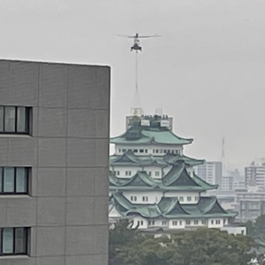 衝撃な場面を目撃！？名古屋城の金のシャチホコが取られた！宙を舞うシャチホコがシュールすぎる！！