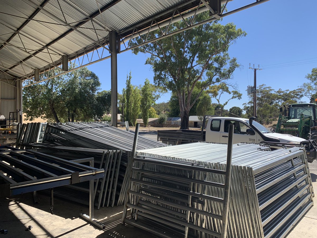 WillMackley's tweet photo. Set of 6500 head yards built at Mintoaro in SA. Nearly 200 panels all up https://t.co/ZbxtJlivTb