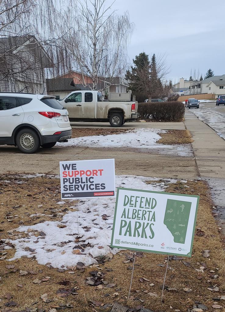 mariahjane78's tweet photo. Lawn game on point! 
Missing from photo is my @HSAAlberta lawn sign which blew away in the fall.
@_AUPE_  @albertaNDP @jkenney
#supportpublicservices #defendABparks #showwhereyoustand https://t.co/sKnmCFxahf