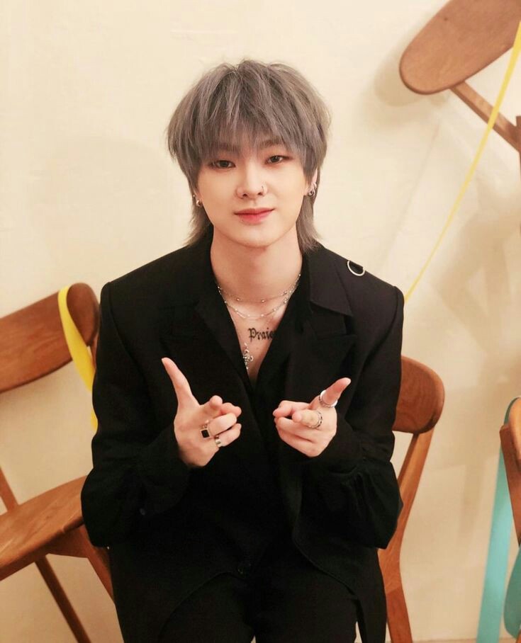 Yaek Wedding;

—El joven y su hermana <a href="/DianaBryxr/">Diana</a> llegan al jardin de la mansion 1000 para la boda de sus amigos Yuyin y Baekie —