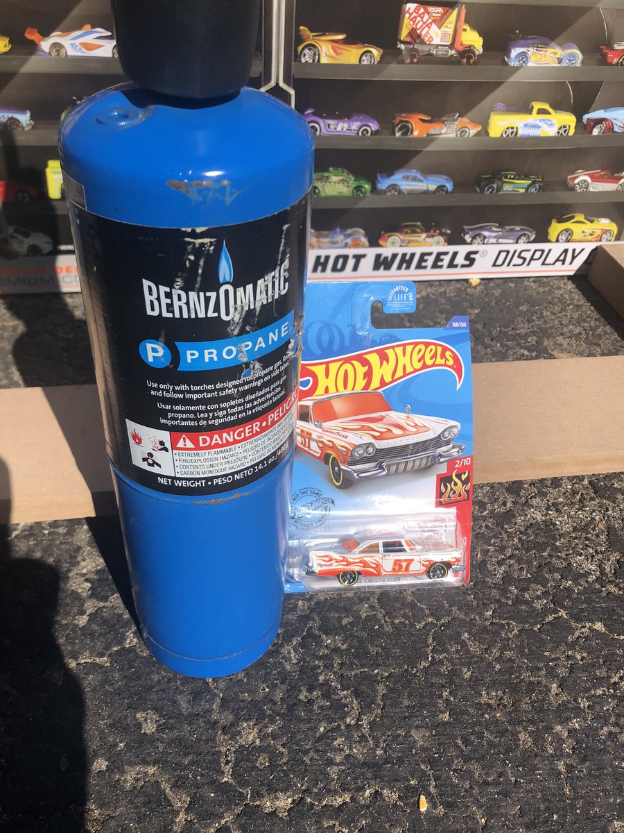 Of2ws's tweet photo. So this probably isn’t safe but 🤷‍♂️checkout what happens when a #hotwheels gets to 🔥🔥🔥 https://t.co/fHoBAXKzqN #hotwheelscollector #hotwheelscollectors #diecast #diecastcollector #pyro #fire #hwflames #plymouth #fury https://t.co/yP6MIJz4LE