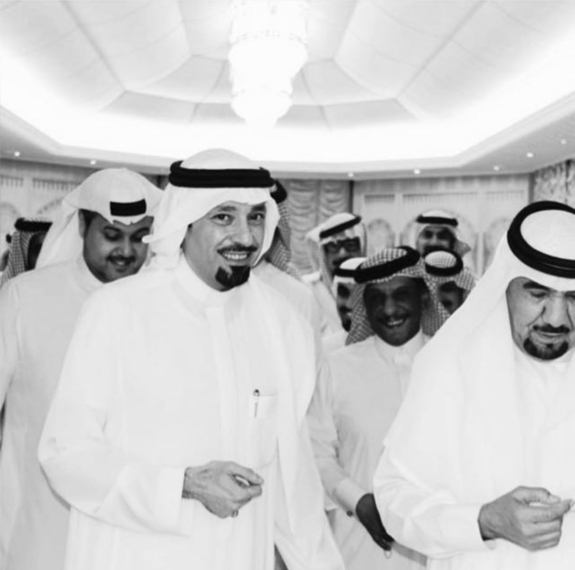 اللهم إغفر  للعزيز  صاحب الإبتسامة الدائمة اللي ماعرفت عنه الاالبشاشه و الحبابه وعدم الكلام بالغير #احمد_المقرن الجباري ابوعبدالعزيز  . وهنا صورة تجمعه مع الغالي الوافي الطيب الكريم أخوي و صديقي راعي الأفعال الكريمة صاحب السمو الملكي #الأمير_مشعل_بن_عبدالله الله يحفظه وقمة الوفاء