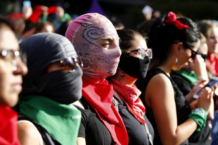 “La derecha está usándonos de la manera más vil”: mexicanas impulsan tendencia #NoMeRepresentan contra el vandalismo de encapuchadas

<a href="/Revolucion3_0/">Revolución 3.0</a>