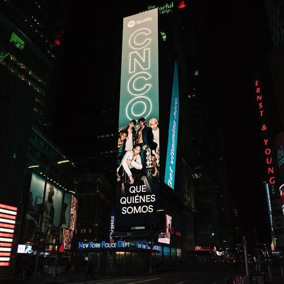 VLE95Z's tweet photo. X: El mundo no gira al rededor de CNCO"
El mundo: 🌎📌 https://t.co/dBSLf0CZKx