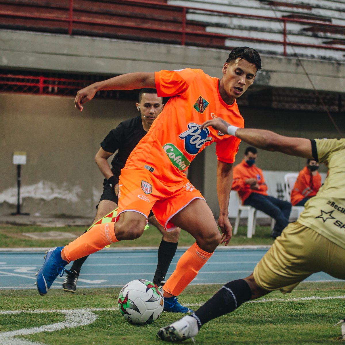 EnvigadoFC's tweet photo. #EdisonLopez 2️⃣1️⃣ ⚽️ 💪🏼🎯
⚽️: Volante Mixto
🗓: 20/10/99
📍: Bello, Antioquia
🍊: Canterano
🍊#CanteraDeHéroes • https://t.co/8MfzmiQ5xl https://t.co/ncodfg5rHb