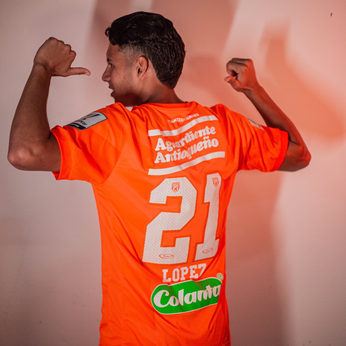 EnvigadoFC's tweet photo. #EdisonLopez 2️⃣1️⃣ ⚽️ 💪🏼🎯
⚽️: Volante Mixto
🗓: 20/10/99
📍: Bello, Antioquia
🍊: Canterano
🍊#CanteraDeHéroes • https://t.co/8MfzmiQ5xl https://t.co/ncodfg5rHb