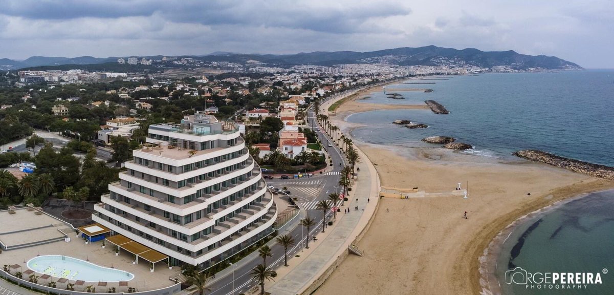 Sitges from the sky today by our good friend Jorge! We hope to see you this Summer. Plan a flexible escape this Summer. gaytravel4u.click/sitges/
🌈 #gaysitges #gaysitges #gaytravel