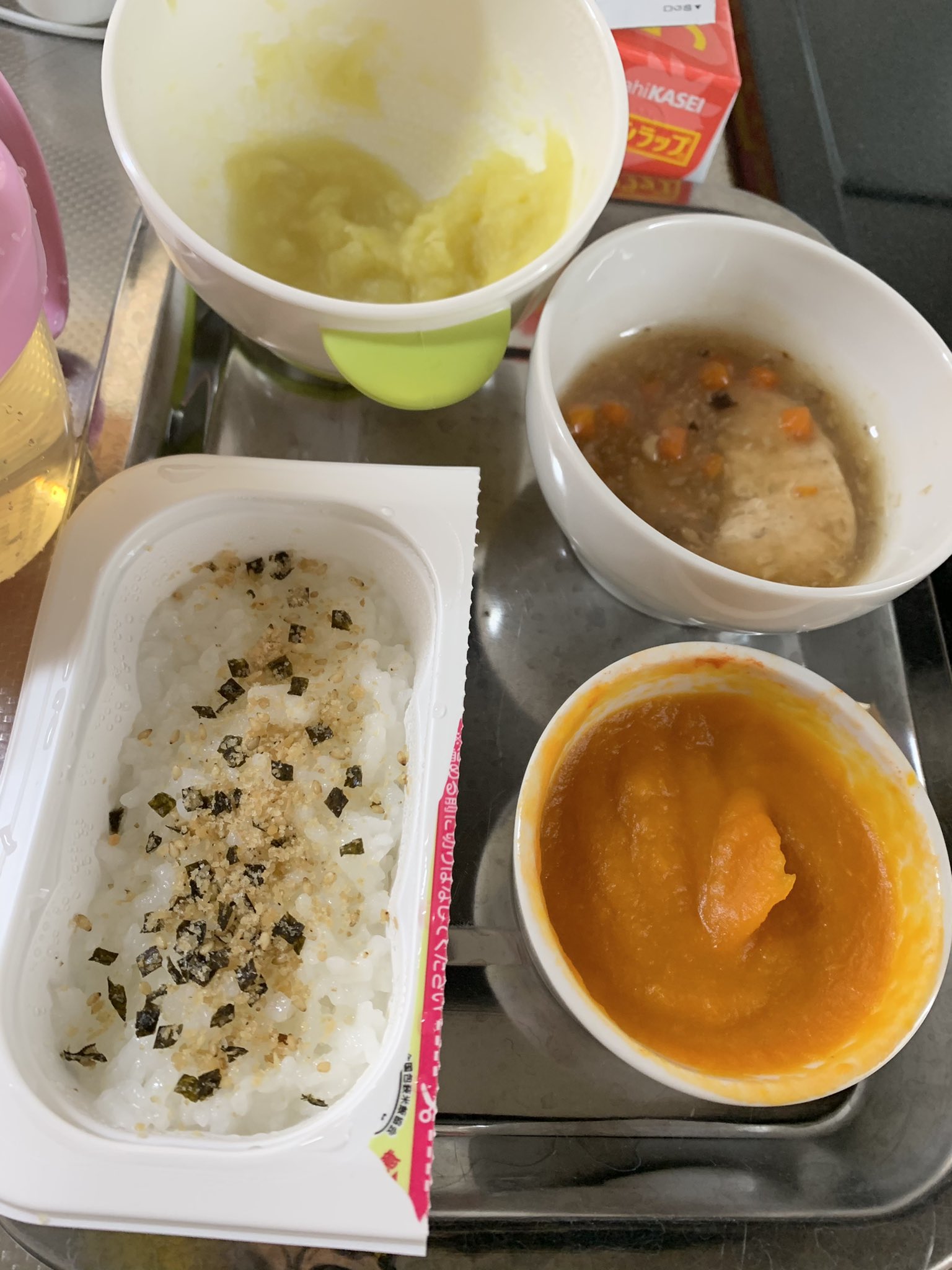تويتر なっつ 1y على تويتر 昨日の撮影で疲労困憊した母 野菜ストックを作り忘れ 離乳食初期みたいな朝ごはんになってしまった事を懺悔致します Bfは 夏の外出 有事の際の練習も兼ねてちょいちょい使う事にした 急にあげても食べない可能性あるし