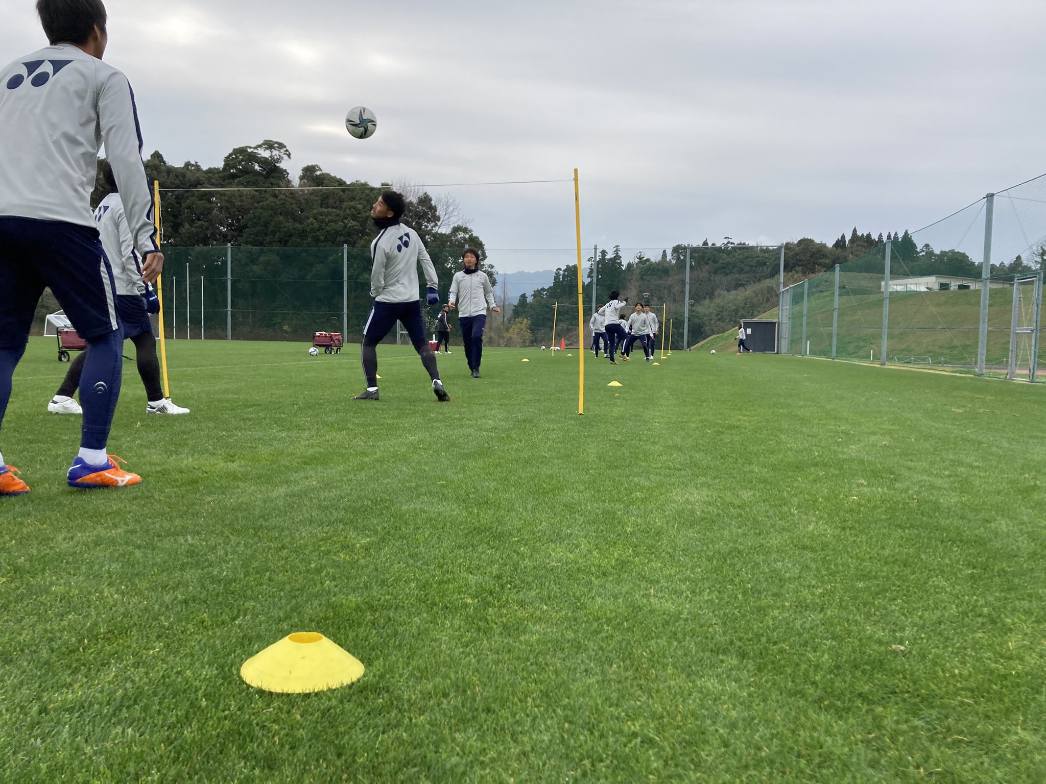テゲバジャーロ宮崎 公式 3月14日の開幕に向けて 今日もトレーニング サッカーバレーで盛り上がっています テゲバ T Co Snsubm8qnj Twitter