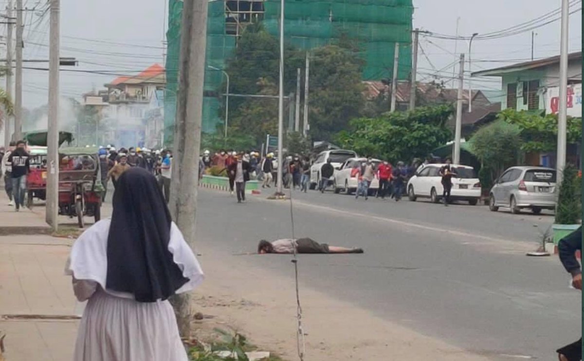 Mar8Coup Myitkyina.  SNIPER SHOT kills one person. Another reported critical. 

#WhatsHappeningInMyanmar