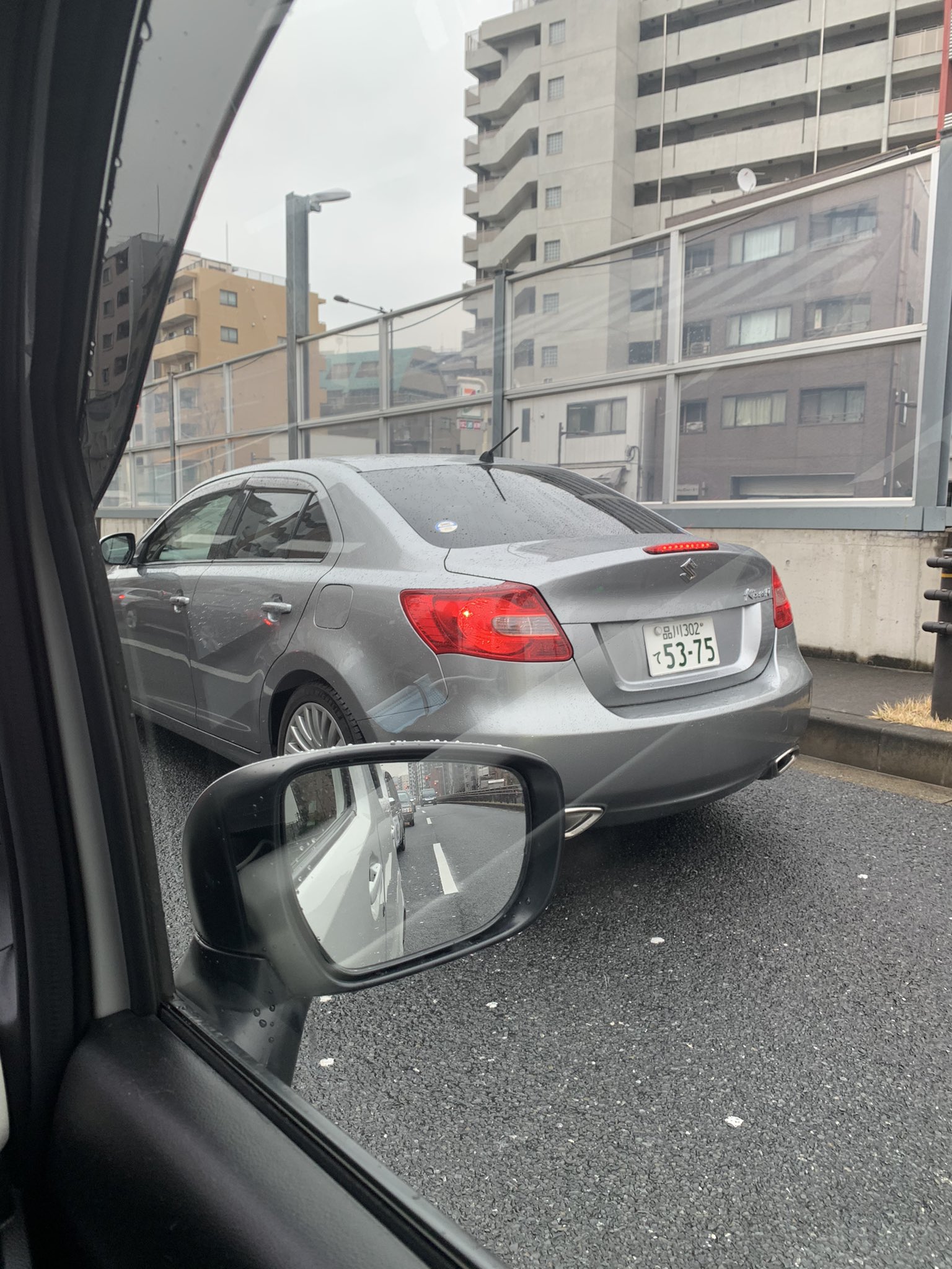 鈴木智彦 Suzuki Tomohiko スズキのキザシなんて覆面パトカーでしか見たことねぇよ 追い越したら私服 の男女が乗ってた 数100m走って交差点に止まったところ 偶然 自転車に乗った制服警官が通りかかり 立ち止まってキザシに敬礼した やっぱそうかw 鈴木智彦 Suzuki Tomohiko スズキのキザシなんて覆面パトカーでしか見たことねぇよ 追い越したら私服 の男女が乗ってた 数100m走って交差点に止まったところ 偶然 自転車に乗った制服警官が通りかかり 立ち止まってキザシに敬礼した やっぱそうかw