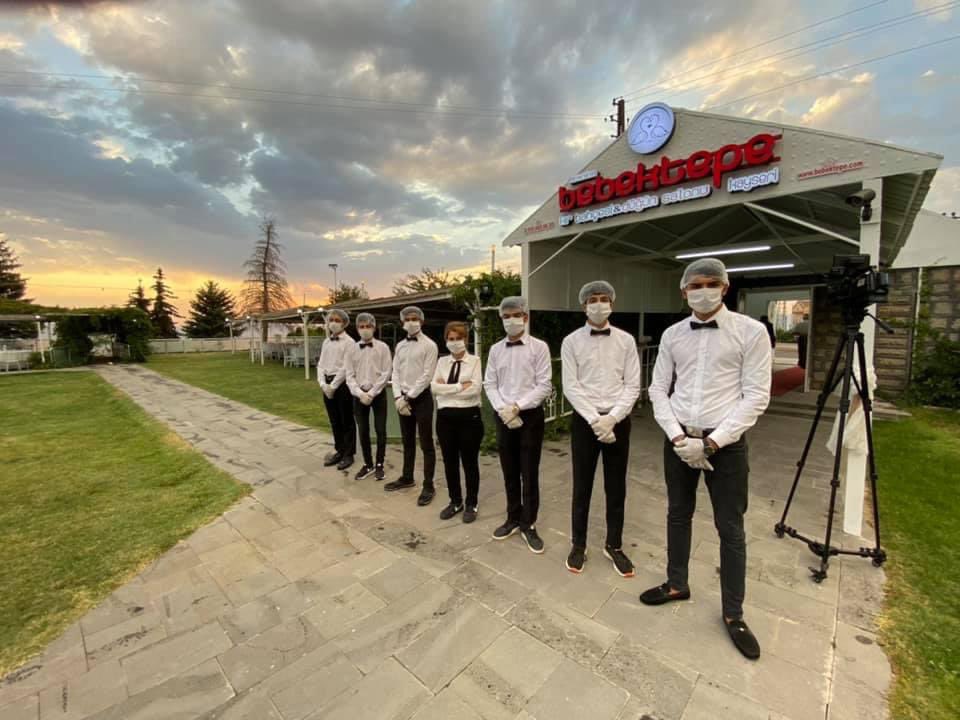 Bebektepe kır bahçesi düğün salonumuzu baştan aşağı yenilerken, teknolojinin en son imkanlarını kullandık ve organizasyon malzemelerimizin tamamını en şık ürünlerden seçtik. 2021 Yılı Sezonumuza da Hazırız. 
Whatsapp : +90 535 465 68 20