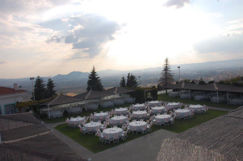 Bebektepe kır bahçesi düğün salonumuzu baştan aşağı yenilerken, teknolojinin en son imkanlarını kullandık ve organizasyon malzemelerimizin tamamını en şık ürünlerden seçtik. 2021 Yılı Sezonumuza da Hazırız. 
Whatsapp : +90 535 465 68 20