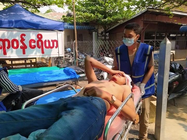 Pyae_Zaw_Phyo's tweet photo. 08.03.21! 3 people are severely injured when junta’s terrorists knocked down a protester bike this morning in #Mandalay! #WhatsHappeningInMyanmar #HearTheVoiceOfMyanmar #MilkTeaAllianceMyanmar #MilkTeaAlliance https://t.co/AwENC9SDty