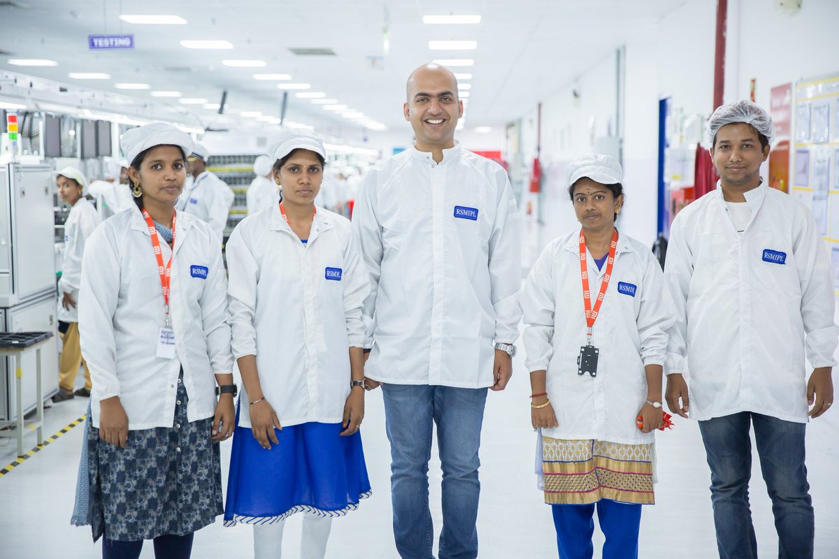 manukumarjain's tweet photo. #InternationalWomensDay: I dedicate it to >25K women working in our #India factories. 🇮🇳

2020 was tough. Our factories could continue to run thanks to grit &amp; determination of these passionate, talented women.🙏

#HappyWomensDay to all. #WomensDay #womensday2021

I ❤️ #Mi #Xiaomi https://t.co/1xhaJ71ek0
