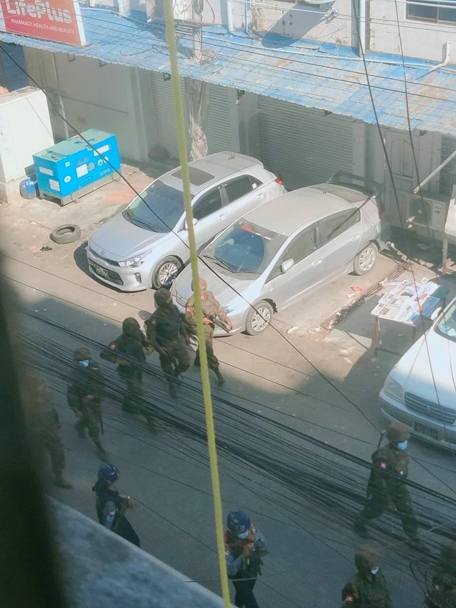 tw // wound
Terrorists even violently raiding into housing estate in daylight. Happened in Sanchaung, at least 5 innocent civilians injured with rubber bullet.
Source - The Irrawaddy
STOP SIEGE
#WhatsHappeningInMyanmar  #Mar8Coup