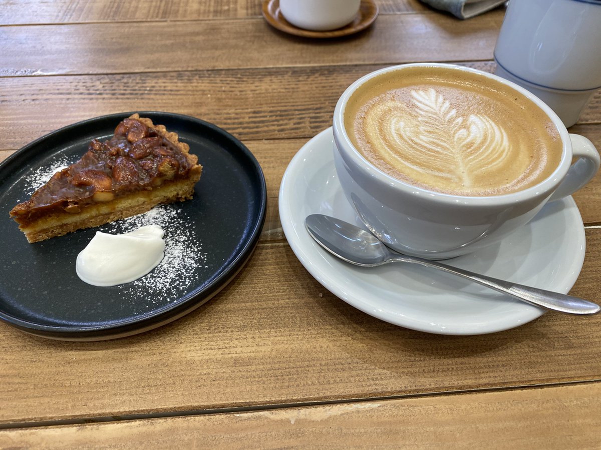 totti9231's tweet photo. キャラメルナッツタルトとカフェラテ

#大分市 
#タウトナコーヒー
#府内五番街 https://t.co/vnJ9j4dXqz