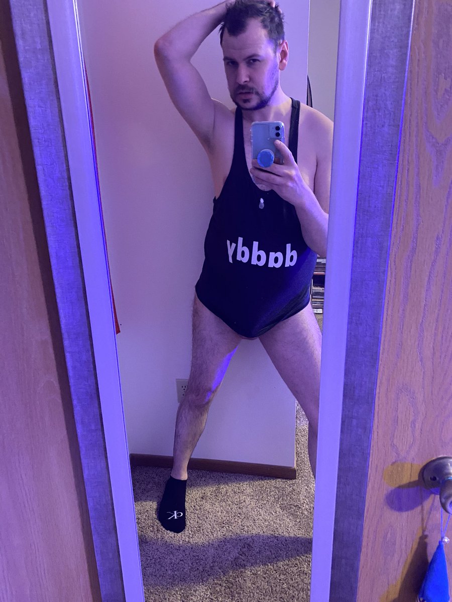 ColbyMitchell32's tweet photo. Giving you #sundaybumday late night vibes......or something like that 😉🍑😈😏🤤 #gaytwitter #cakes #jjmalibu #daddytank #woof #scruff https://t.co/ttYLnJ4D7Z