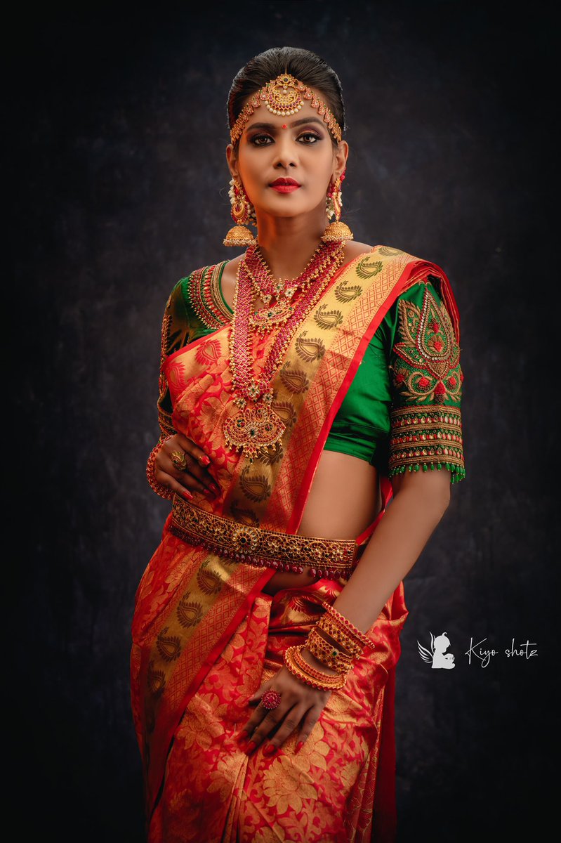 ArtistrySeldon's tweet photo. DM me for Bridal makeup and hair do : @seldonartistry 

In frame: @meera_mitun 
Clicks: @kiyoshotz @durgesh_nandhi 
Jewelleries: @chennai_jazz 
Costume: @hercollection_designer 
Saree Drapping: @styling_by_shasha 
Flowers: @chennai_florist 

#womensday https://t.co/v8KUhcriLT