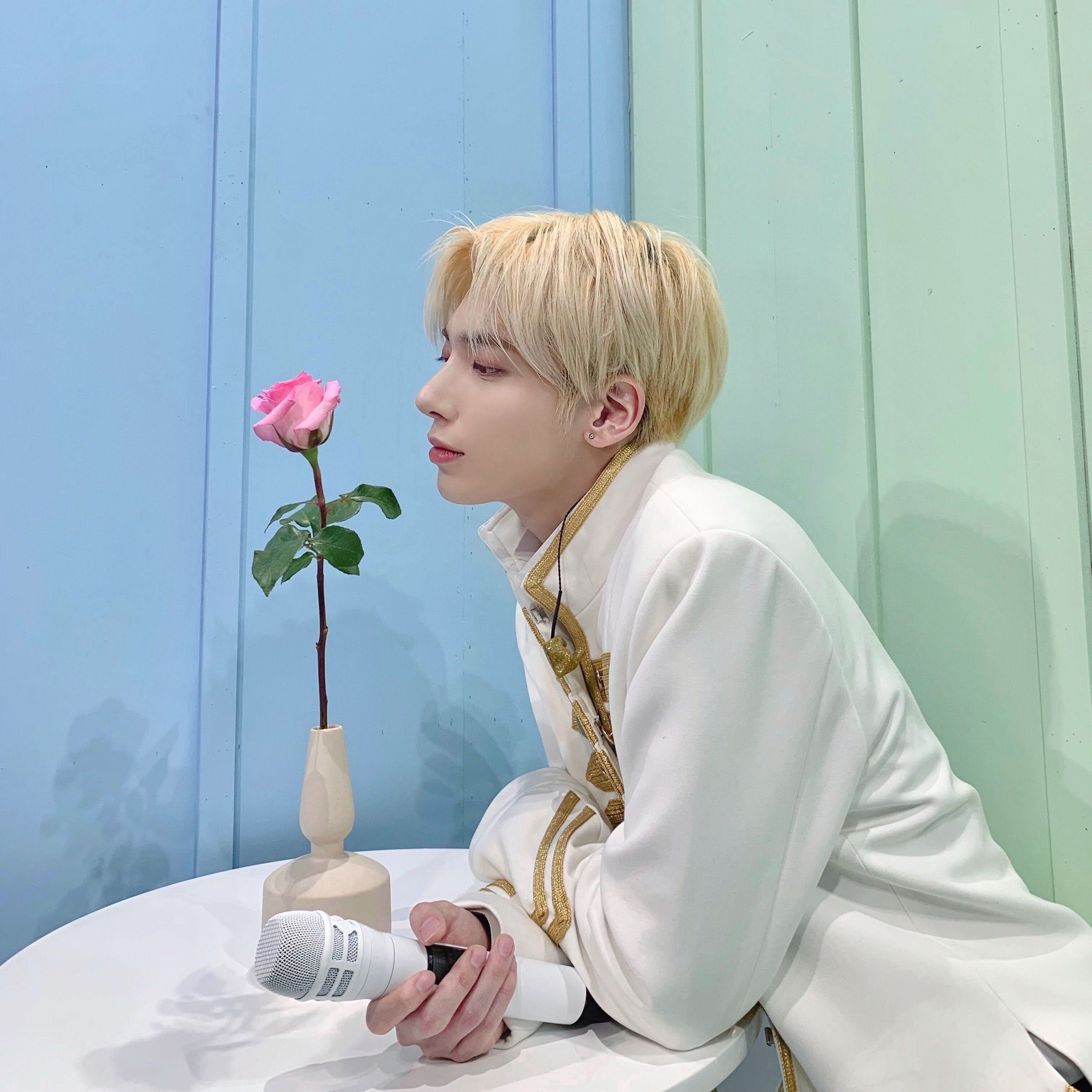 じゅりり オタクってバレない壁紙 左が壁紙 右が原画 Txt 태현