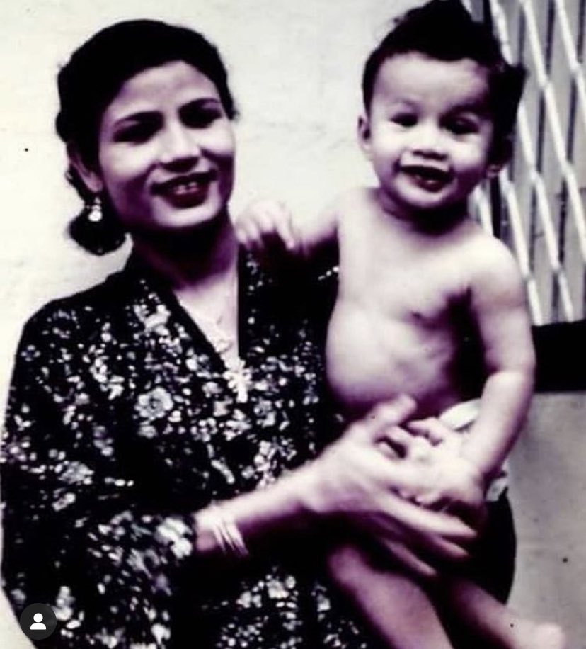 sharifahamani's tweet image. Here’s to strong women! May we know them, may we be them, may we raise them. Selamat Hari Kita!! 💃❤️💃