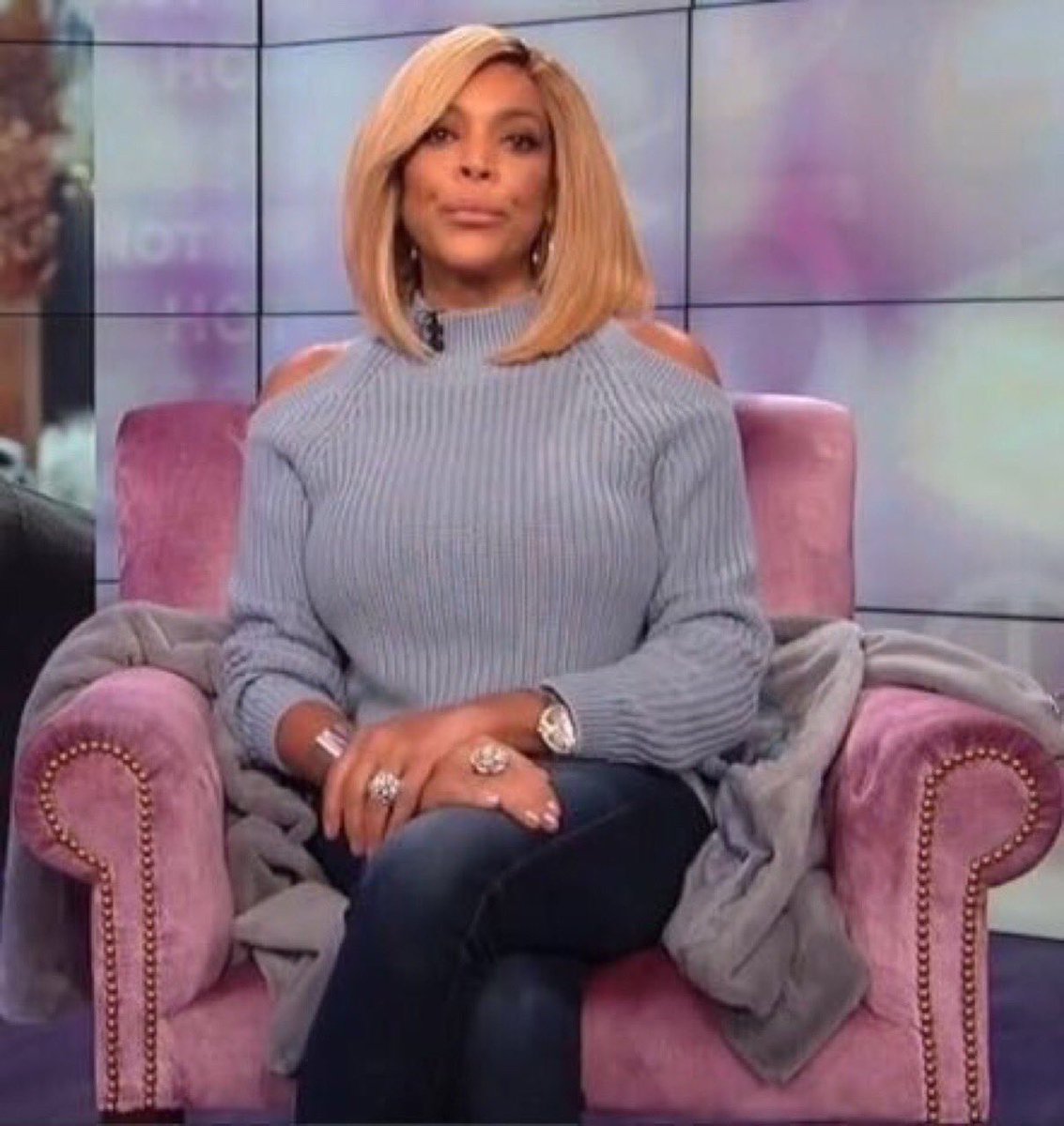 i hope meghan and harry name their daughter diana so i can watch the monarchy collapse in real time #OprahMeghanHarry