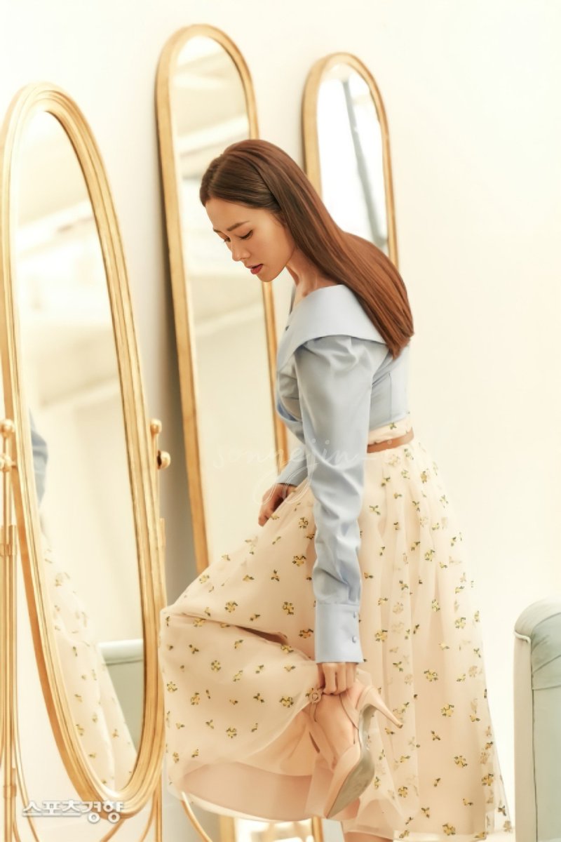 Son YeJin for BAU by Bride And You 

#SonYeJin #손예진 
Source: 
n.news.naver.com/entertain/arti…