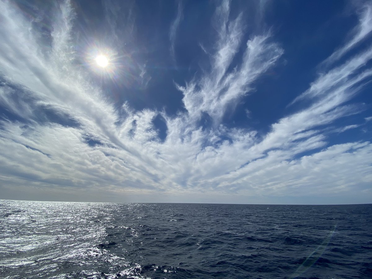 MaudeWasAtSea's tweet photo. Look at that sky! Who can tell what kind of ☁️ these are? #ViewForMiles #InTheMiddleOfTheOcean #OpCARIBBE @HMCSBrandon https://t.co/OI9WpFWNlL