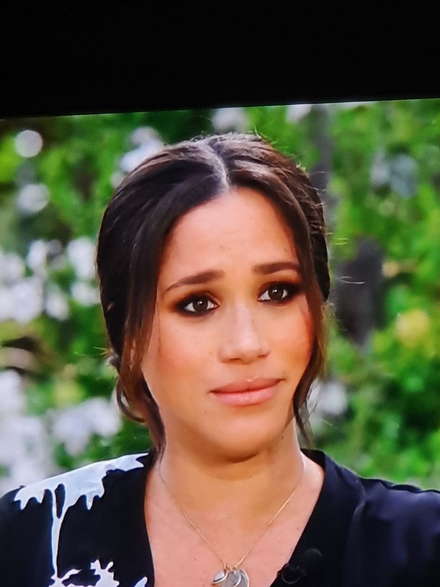 GinaWatss's tweet image. The parallels between these two interviews almost 30 years apart. Mind-blowing and heartbreaking. #HarryandMeghanonOprah