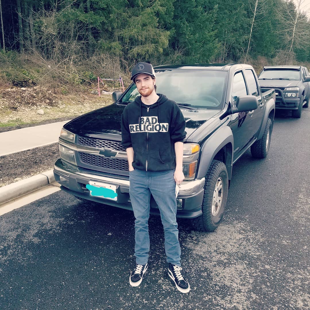 PunkSnap's tweet image. I got my 1st truck today and I'm so hyped, I just wanted to thank all my viewers that have supported me along the way, plus wanted to thank my dad and step mom for helping me search for a good reliable truck but also helping pitch in a little bit, stay cool everyone 😊
