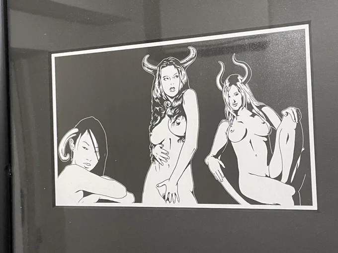 玄関の絵を、12年前の丑年に描いた
イラストに変えてみた。
ヒステリックグラマーぽいの描こー
と思って描いた思い出。 