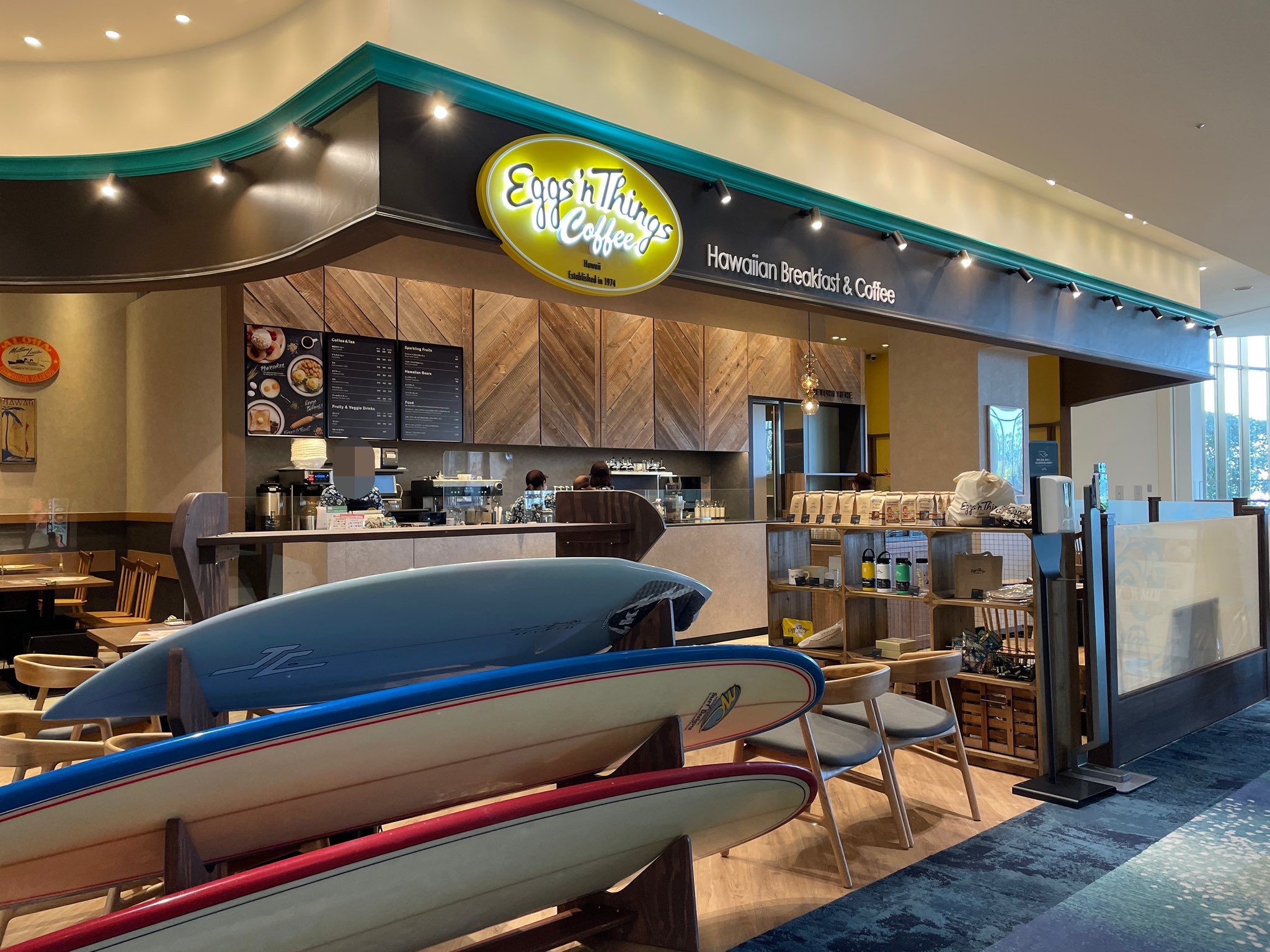まいたん エッグスンシングスコーヒー阪急西宮ガーデンズ店がオープン パンケーキはもちろん コーヒー一杯からでも気軽に立ち寄れるというコンセプトで テイクアウトメニューも充実 パンケーキのもっちり生地は焼き加減上々 西宮ガーデンズ店限定は