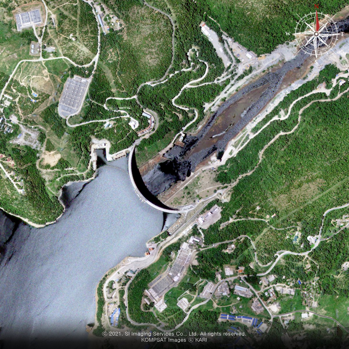 #Kariba #Dam which is situated on the border between #Zambia and #Zimbabwe, supplies 6.7 billion kilowatt-hours of electricity annually. The dam is 128m tall and 579m long. It creates Lake Kariba, the largest artificial lake and reservoir by volume in the world.
#KOMPSAT