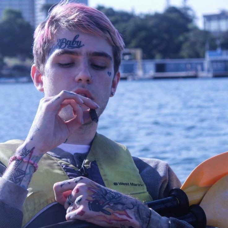 te amo lil peep novinho de cabelo rosa eu te amo