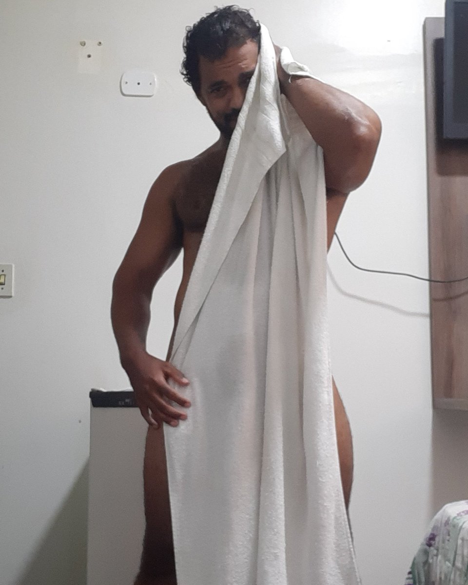 J_edu1984's tweet photo. Boa noite... Me ajuda a secar o cabelo?
#blackisbeautiful #sexyblackman #showertime #horadobanho #boanoite #feellinggood #toalha #toalhadebanho https://t.co/KNcSZsEONU