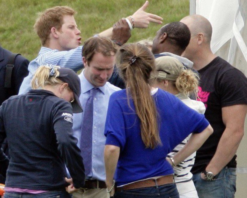 AshShaxo's tweet photo. This is how imma approach Prince Charles for not answering Harry’s calls #OprahMeghanHarry https://t.co/p7fmJMMhk0