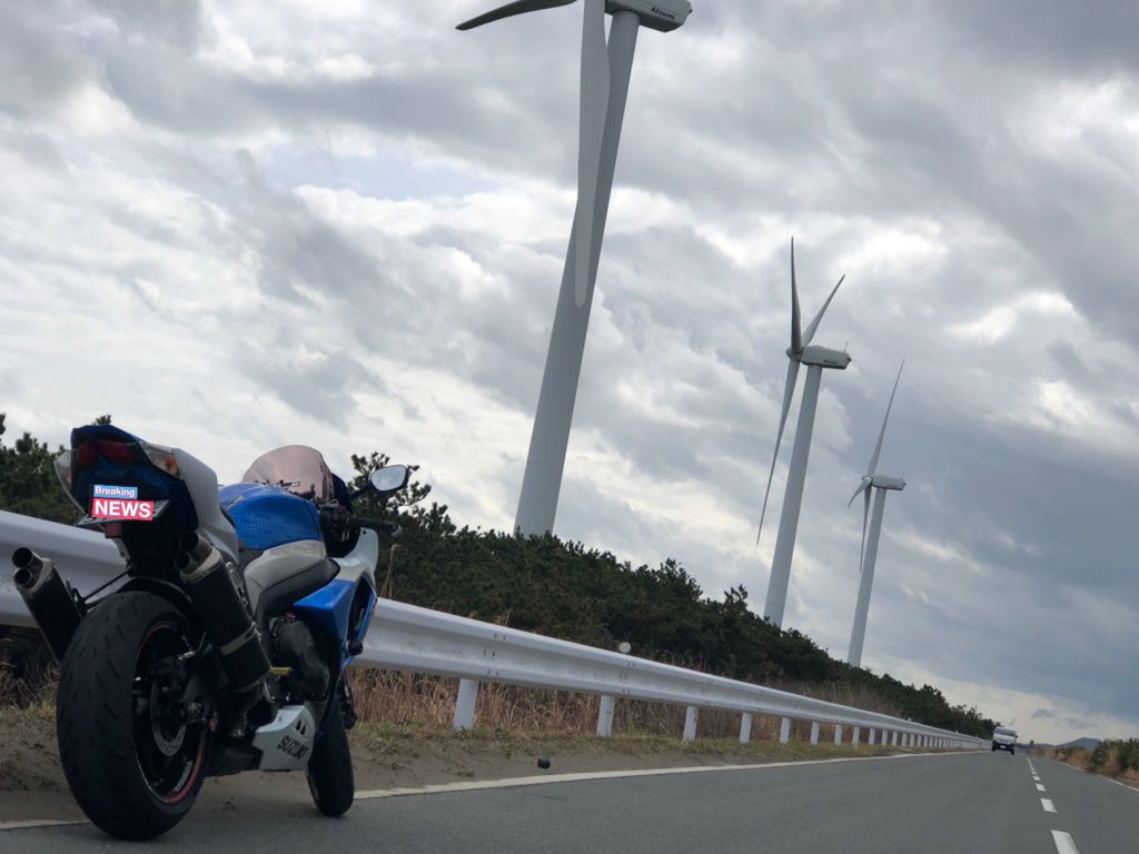 MASKs_fairy's tweet photo. 伊良湖岬灯台と
近くの風力発電のところ！
天気はあい��くですが
風が気持ちよく
走りやすかったですよ(｀・∀・´) https://t.co/aveV9GIjDv