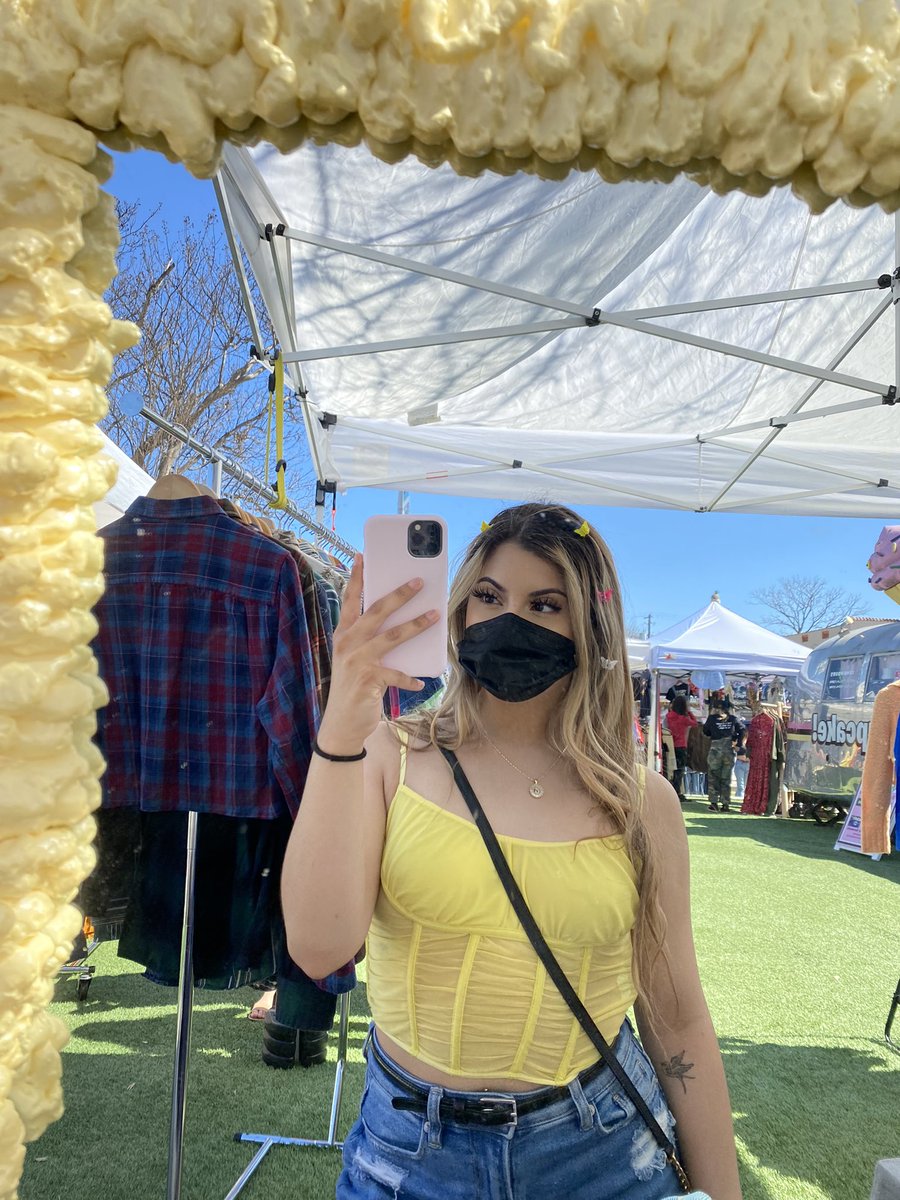 littlekailey's tweet photo. #GrowingWithGaybours Can I be your yellow? 💛 https://t.co/AFo6aCM7QR