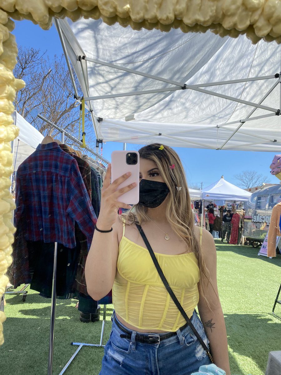 littlekailey's tweet photo. #GrowingWithGaybours Can I be your yellow? 💛 https://t.co/AFo6aCM7QR